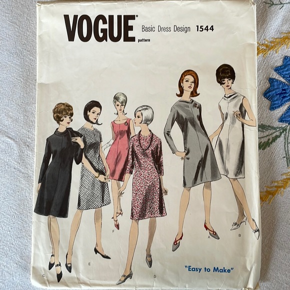 Vogue pattern Basic Dress Design 1544, semi fitted A shaped bias basic dress - Picture 1 of 12